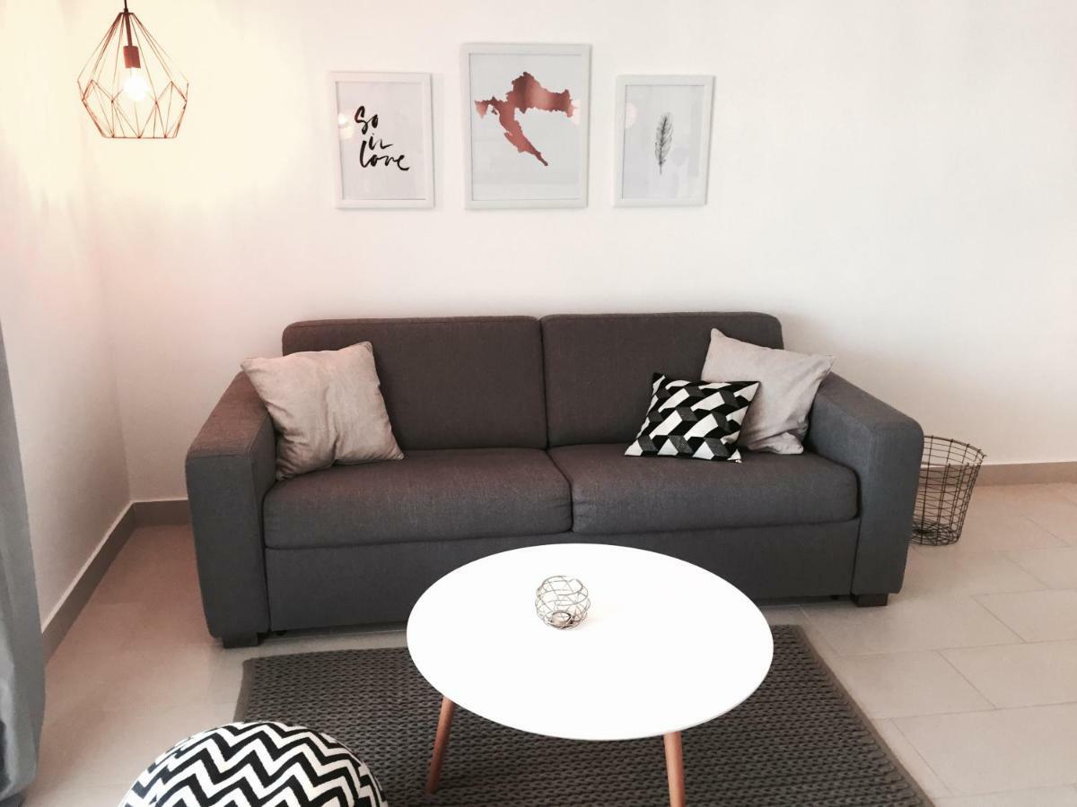 Apartmani Zivaljic Трогир Екстериор снимка
