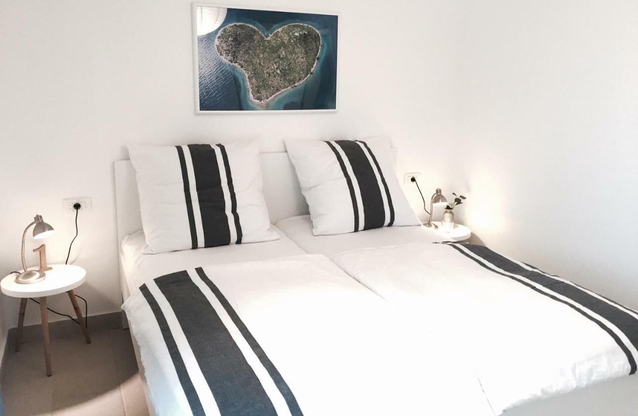 Apartmani Zivaljic Трогир Екстериор снимка